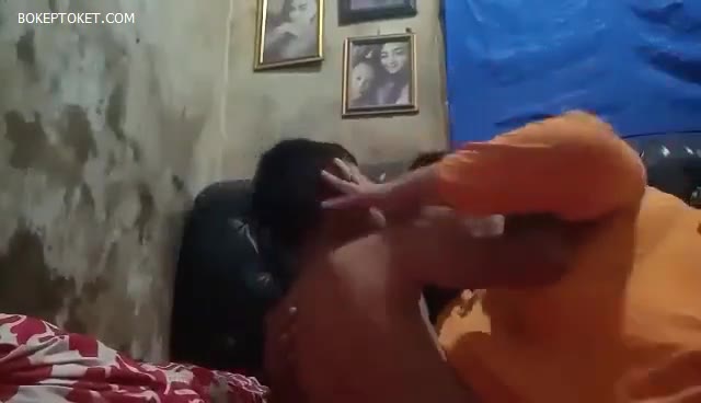 MEMEK EMAS! Emak Ngondek Disikat ABG Kontol Nancep Croootan Muncrat!